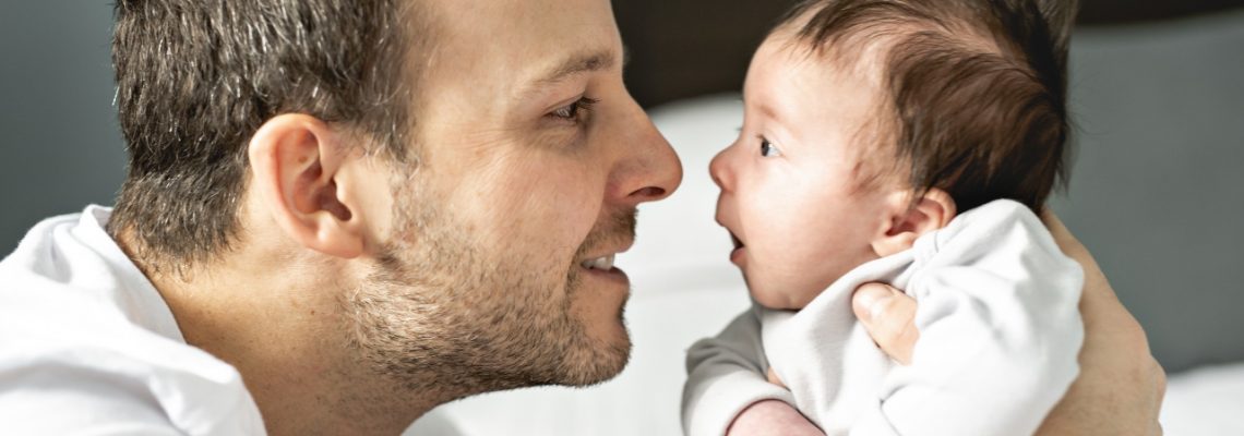 otec_miminko_AdobeStock_246001330