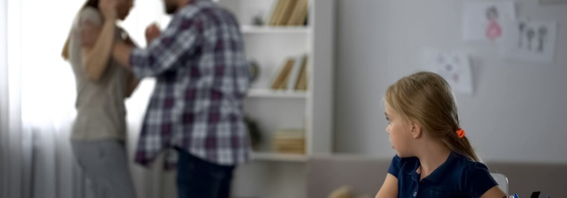 rodiče_dítě_konflikt_násilí_autor_motortion_AdobeStock_245212669