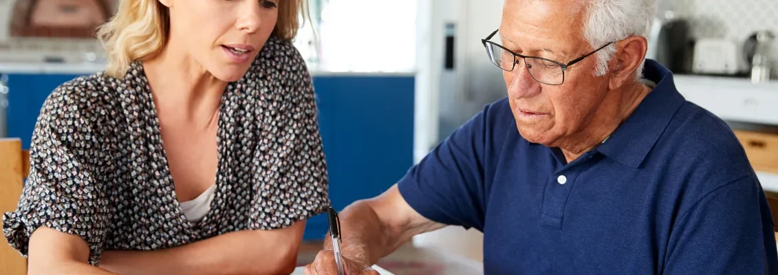 Poradenství_zena_senior_domacnost_orez_AdobeStock_268324246