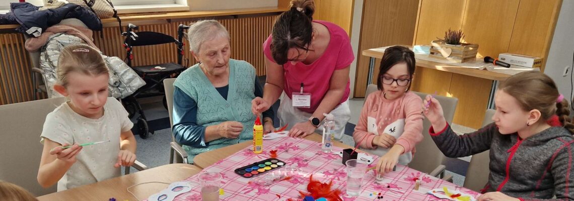 Foto Domov Sluníčko, autor Petra Válková, pravidelné mezigenerační setkání dětí ze ZŠ Pokorného a seniorů v domově, tentokrát na téma MASOPUST